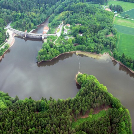 Wasserdamm Les Království